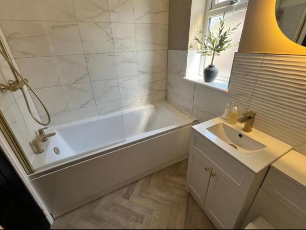 Empire trades bathroom bath and vanity