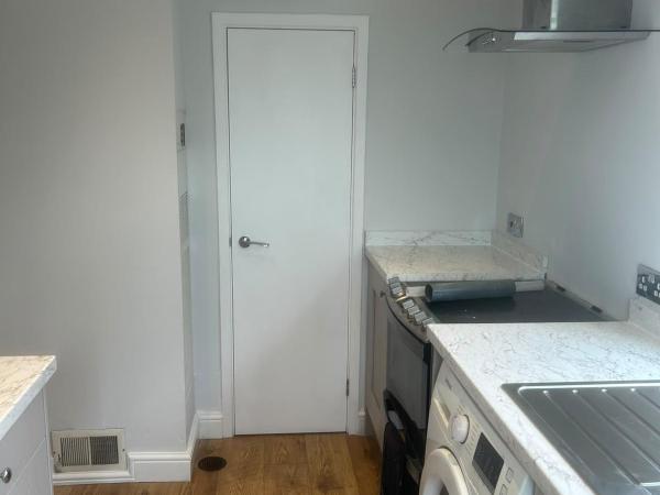 Empire trades kitchen cooker and extractor