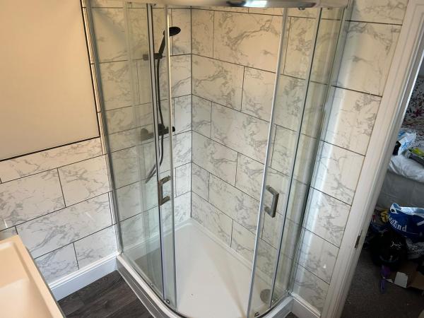 Empire trades marble effect tiled shower